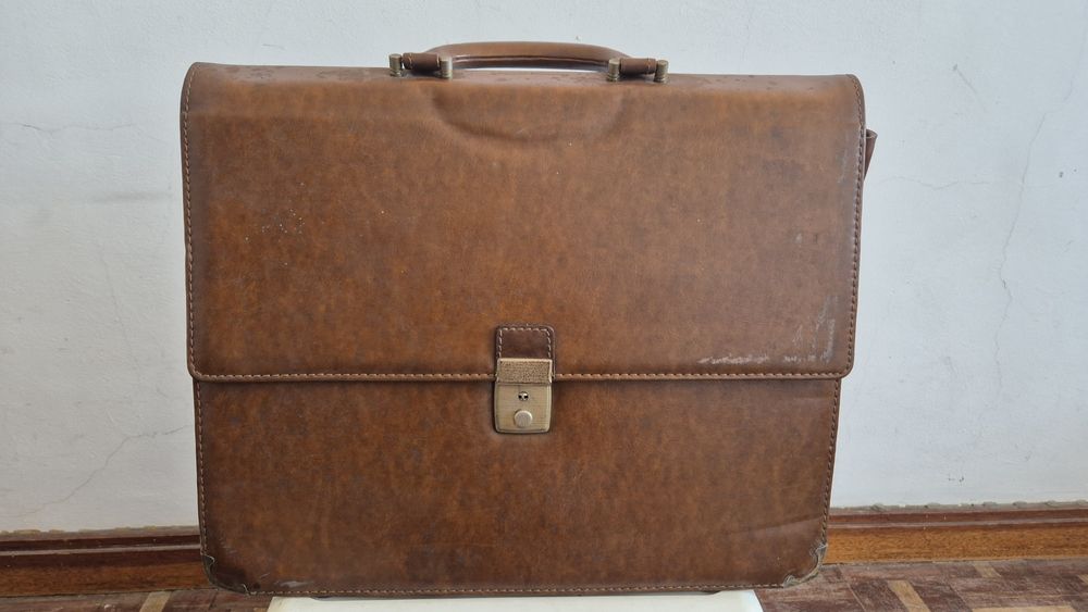 Pastas antigas/vintage em pele