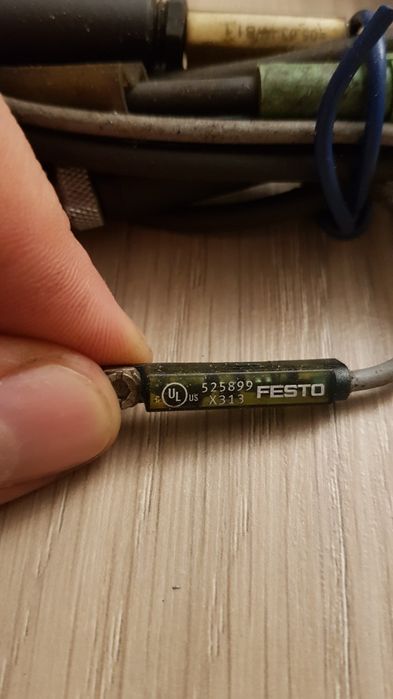 Czujnik refleksyjny komplet BOS 12M-PO-1QA-S4-C

 Zasieg do 1,5m