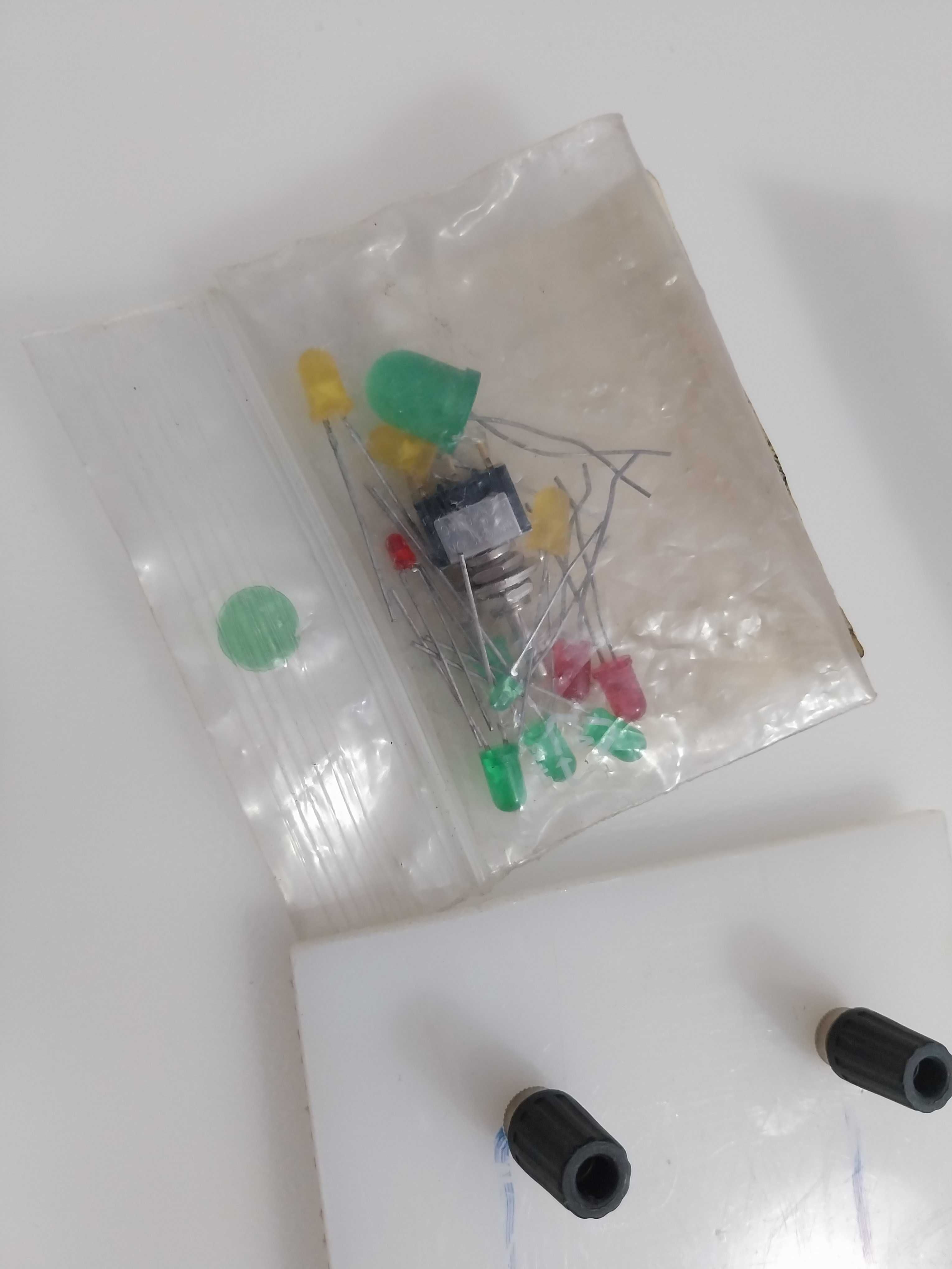 KIT artesanal para aprender a fazer pequenos circuitos elétricos