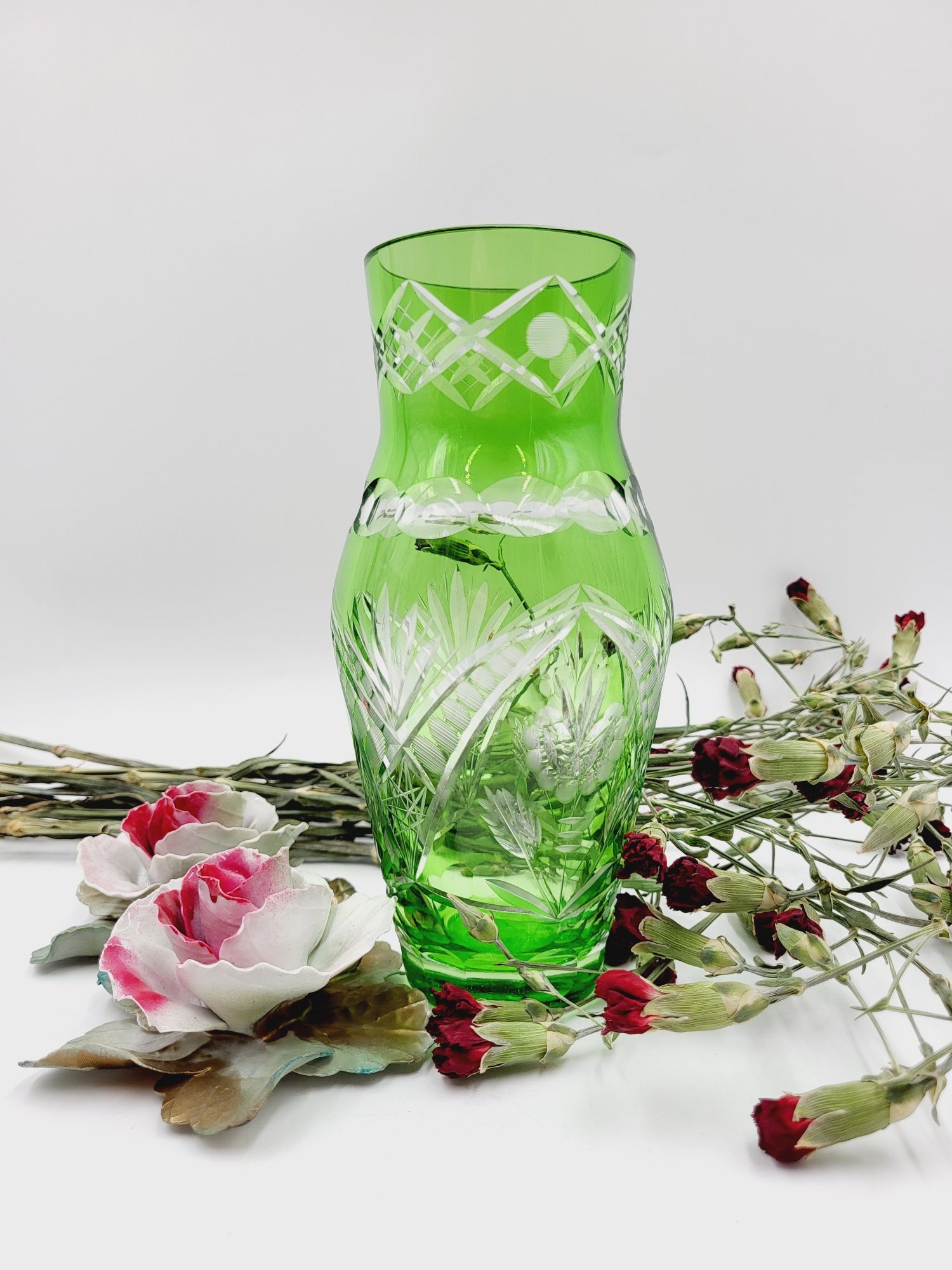 Piękny kryształowy szlifowany zielony wazon