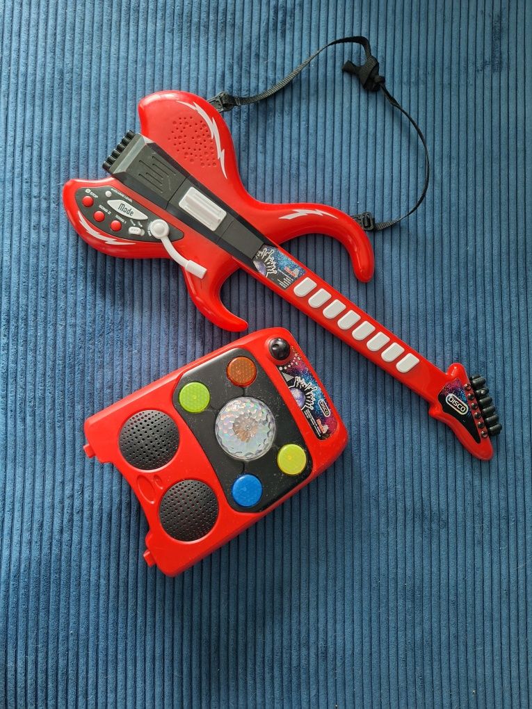 Zabawka gitara, świecący wzmacniacz