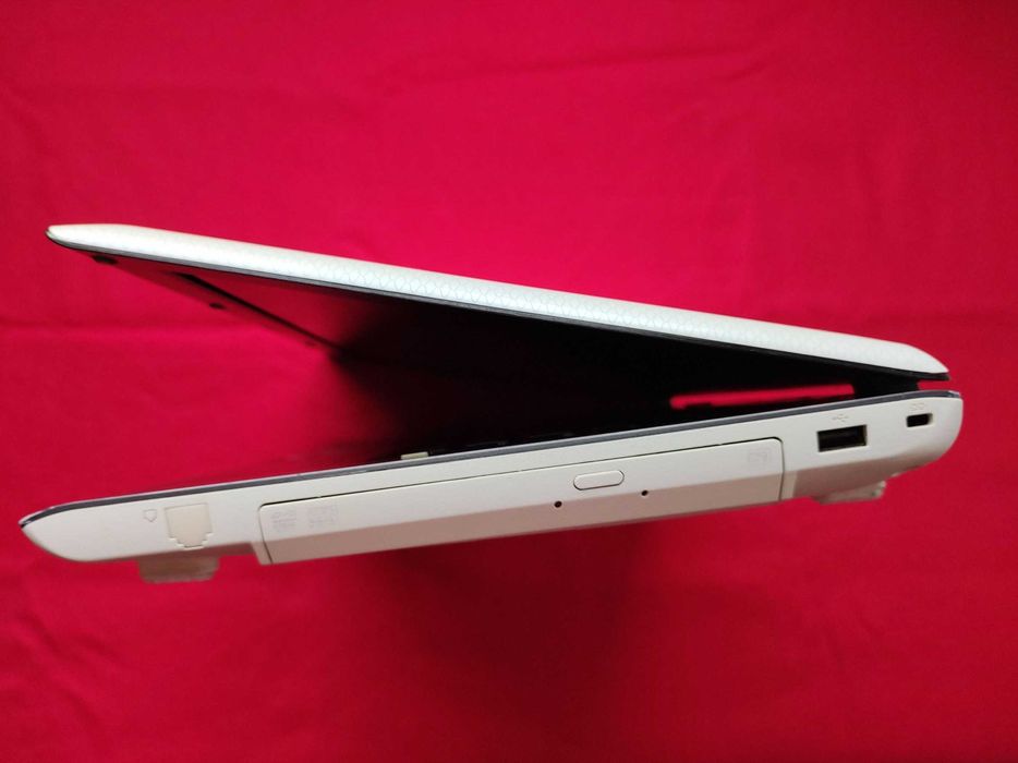 Samsung R428, 8Гб/HDD 320ГБ/nVIDIA/Windows 10