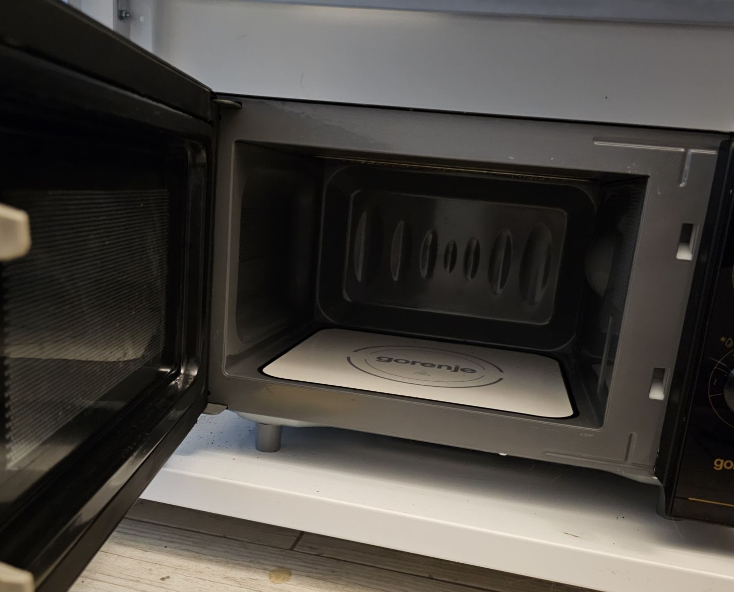 Продам мікроволнову пічку Gorenje