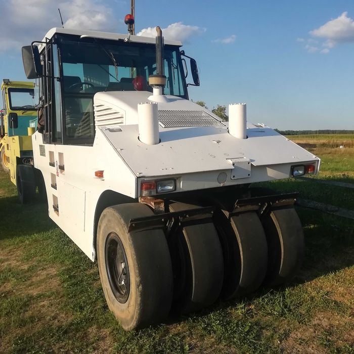 Wynajmem wynajm walec guma guma ogumiony z operatorem