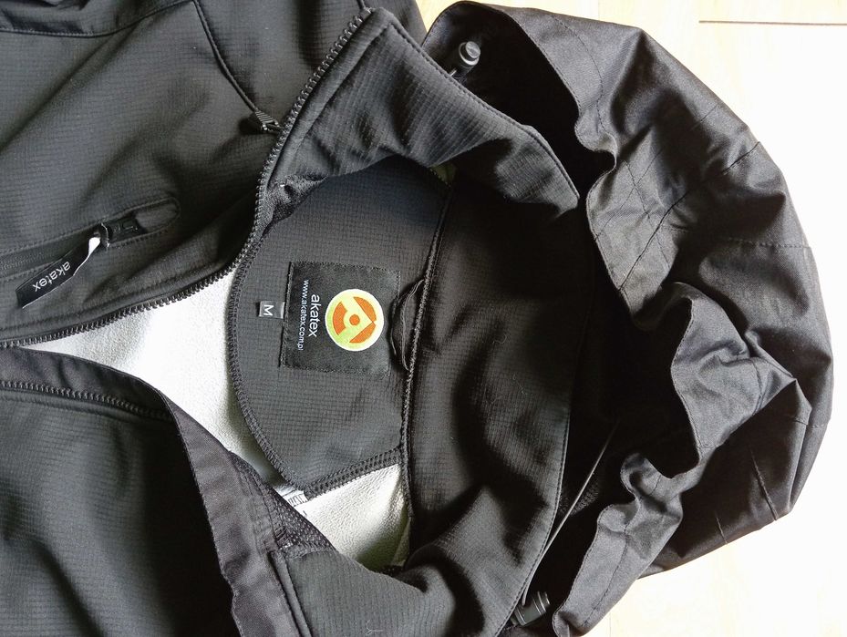 Softshell M czarny-ODDYCHAJĄCY.
