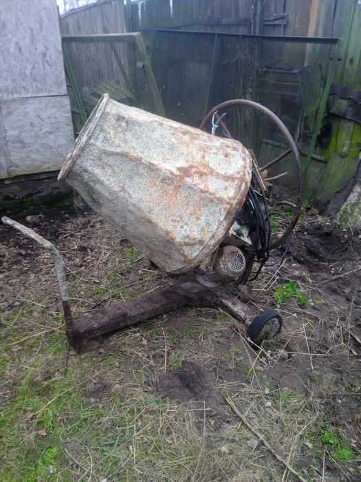 Бетономешалка промышленная, большая