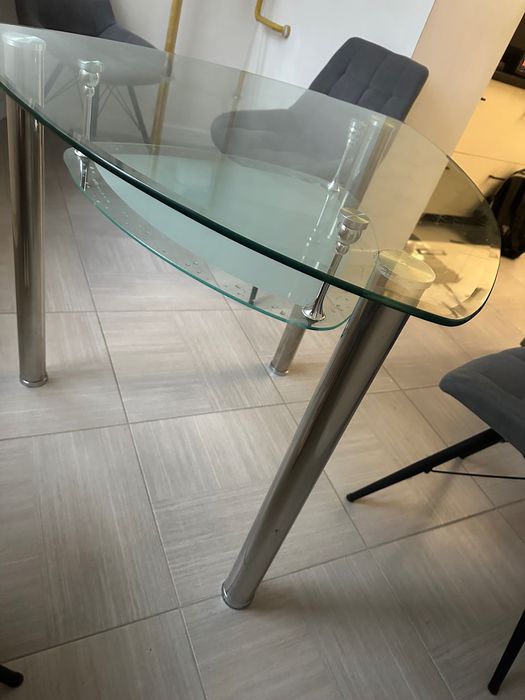 Скляний стіл кухонний