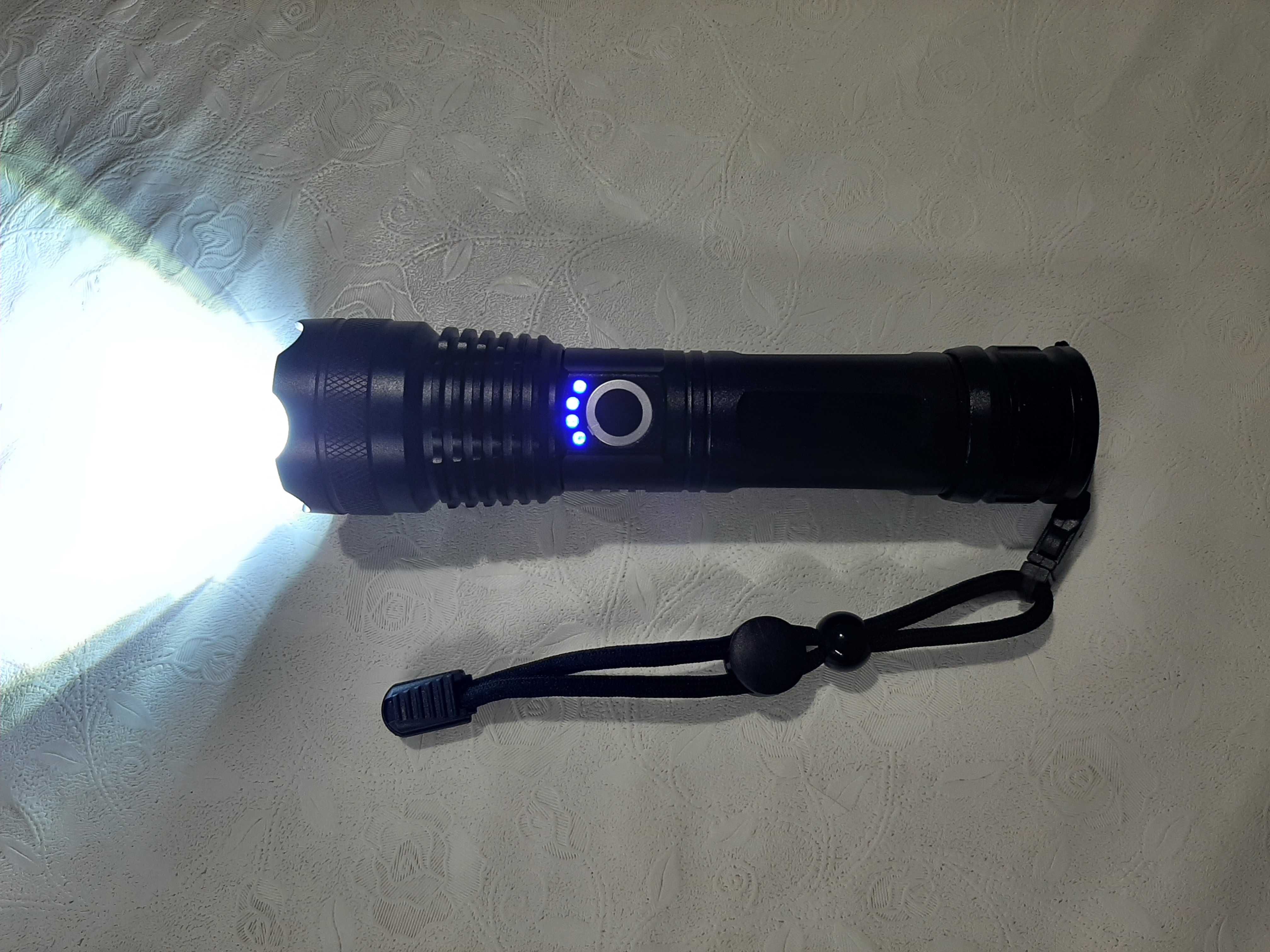 Latarka LED taktyczna mocna z zoomem, ładowanie USB C, 5 trybów