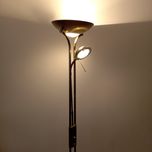 Wysoka podwójna lampa podłogowa