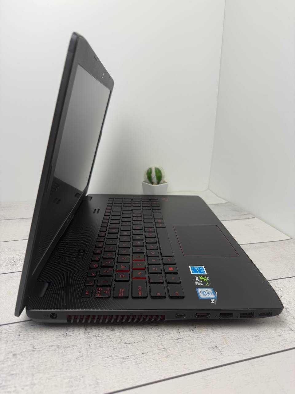 Asus GL552V intel  i7-6700HQ   GTX 960 2gb 8ram  ssd 256 Full HD