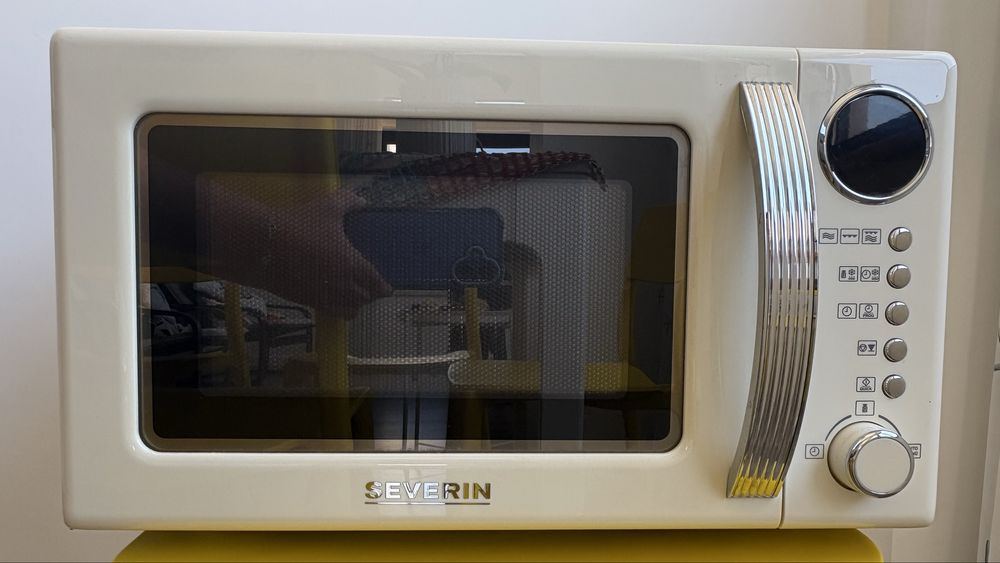 Microondas com grill 700W Severin MW7892