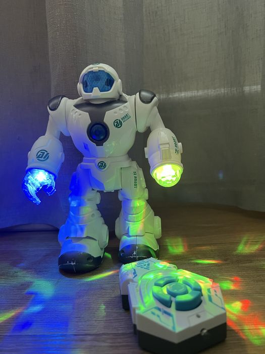 робот на пульті управління