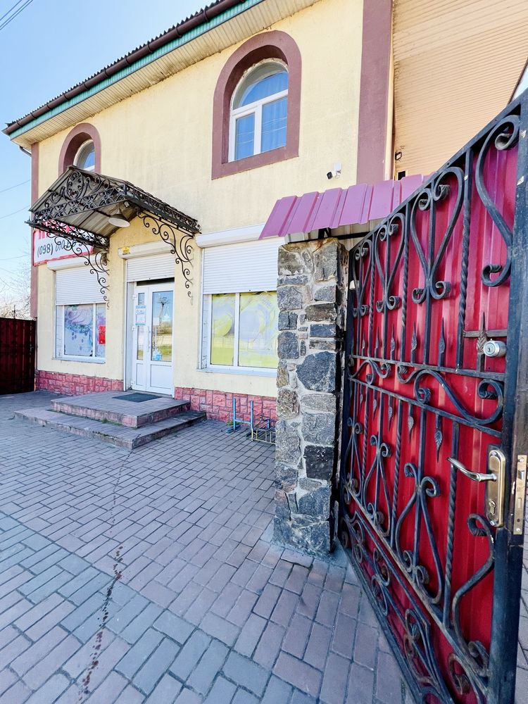 Продаж будинку з магазином на 1 поверсі!