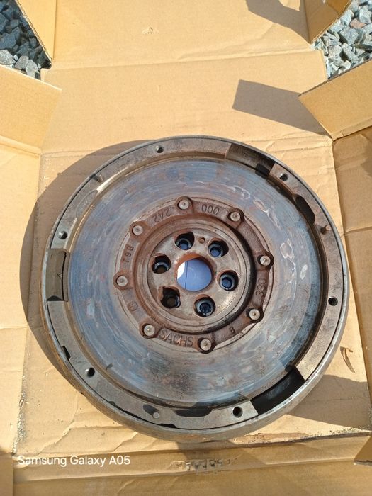 Продам демфер на пежо 308 hdi -1.6 ,потребує реставрацію !