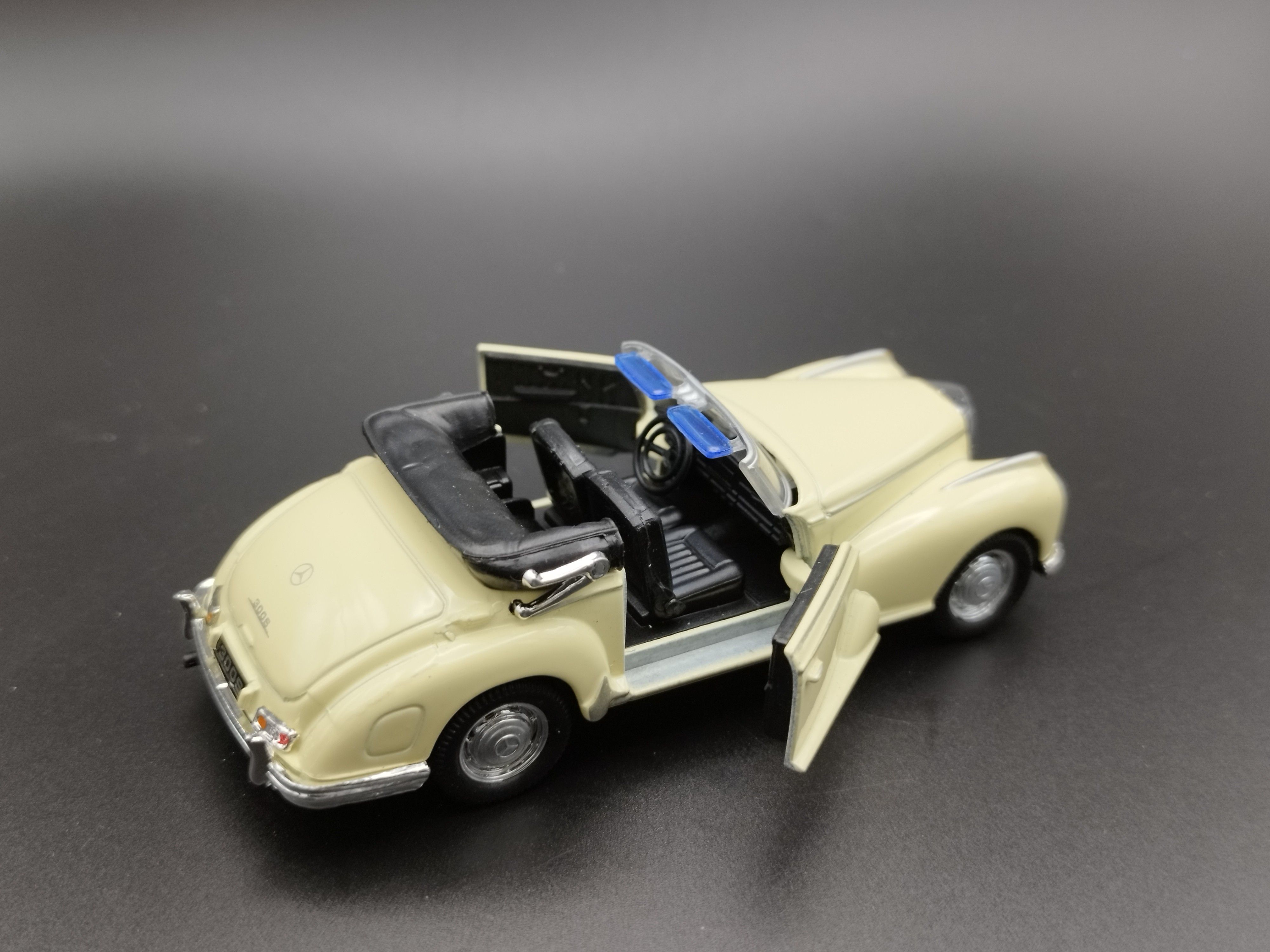 Skala ok.1:34-39 Mercedes-Benz 300S 1955 model