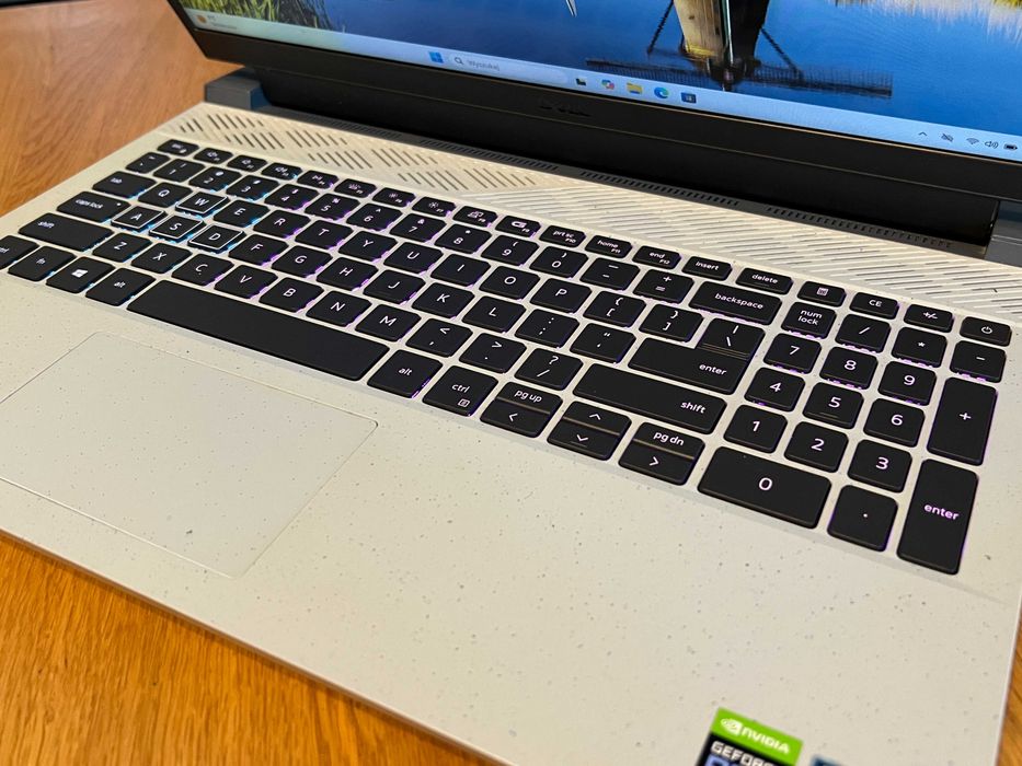 Laptop Dell G15 5515 Ryzen 5 / 16GB /SSD 512GB / RTX 3050 15,6 Win 11