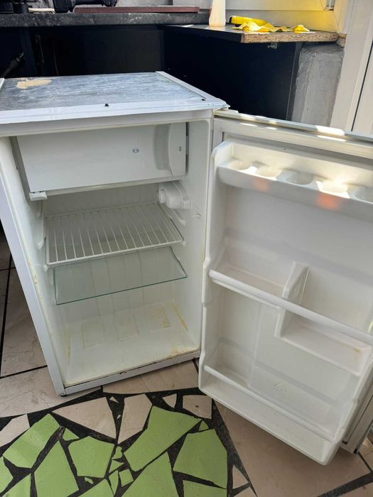 Продам малий холодильник та морозилку