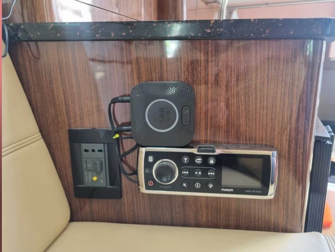 Regal 28 Express 5.7 V8 Volvo Penta 2013 rok.