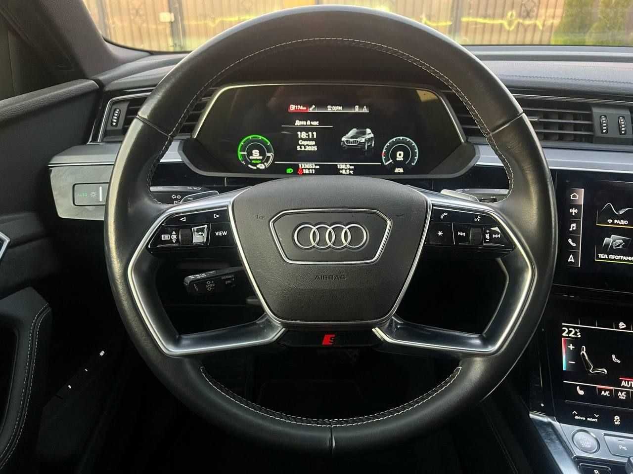 Розборка запчастини розбірка AUDI Q8 E-Tron фарба Y9T