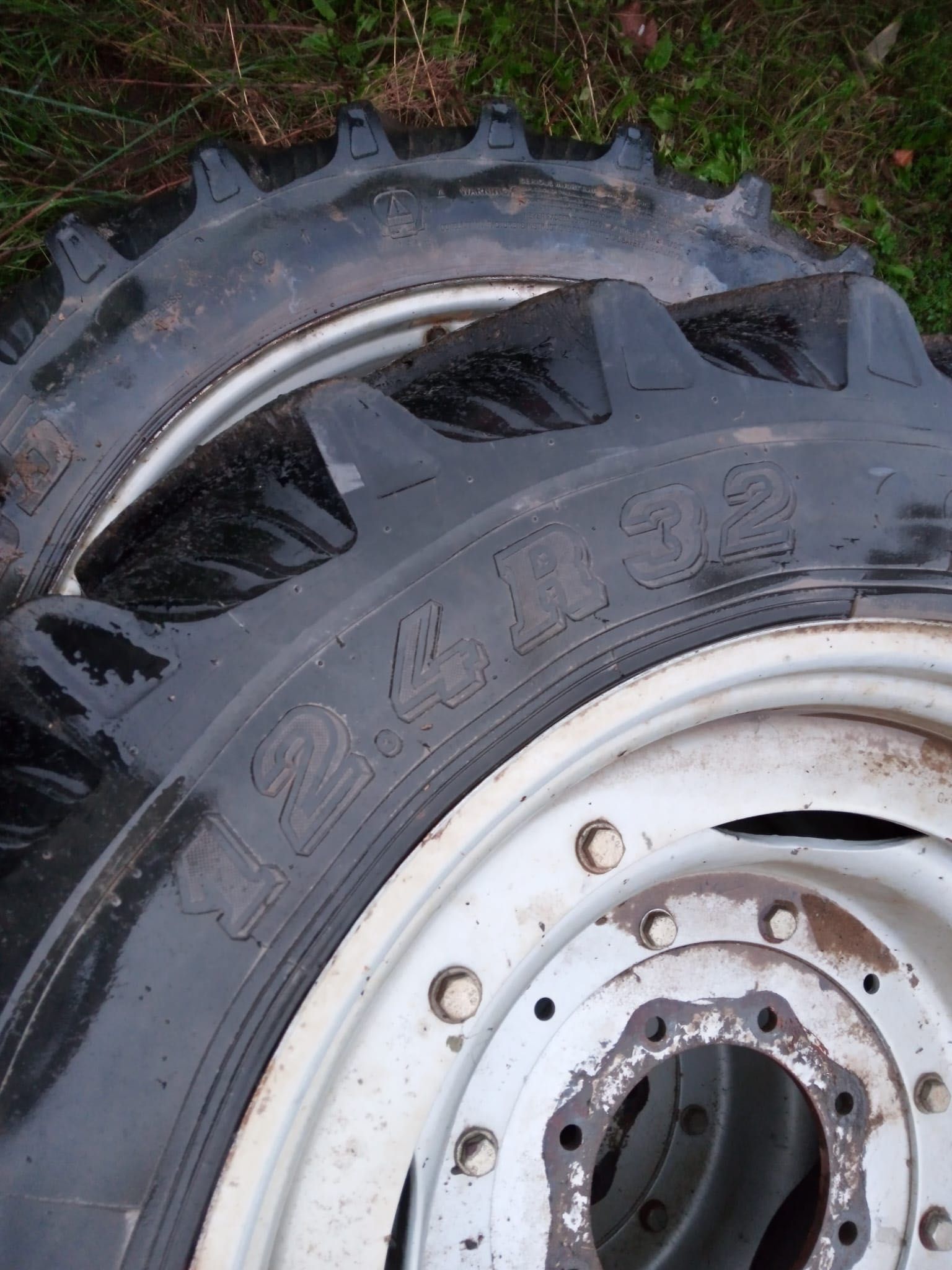 Koła do międzyrzędzi 340/85 R48, 12.4 R32