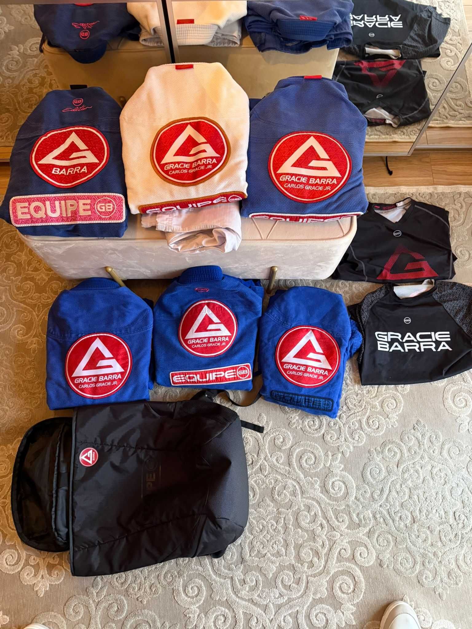 Kimonos, rash guard e mochila Gracie Barra