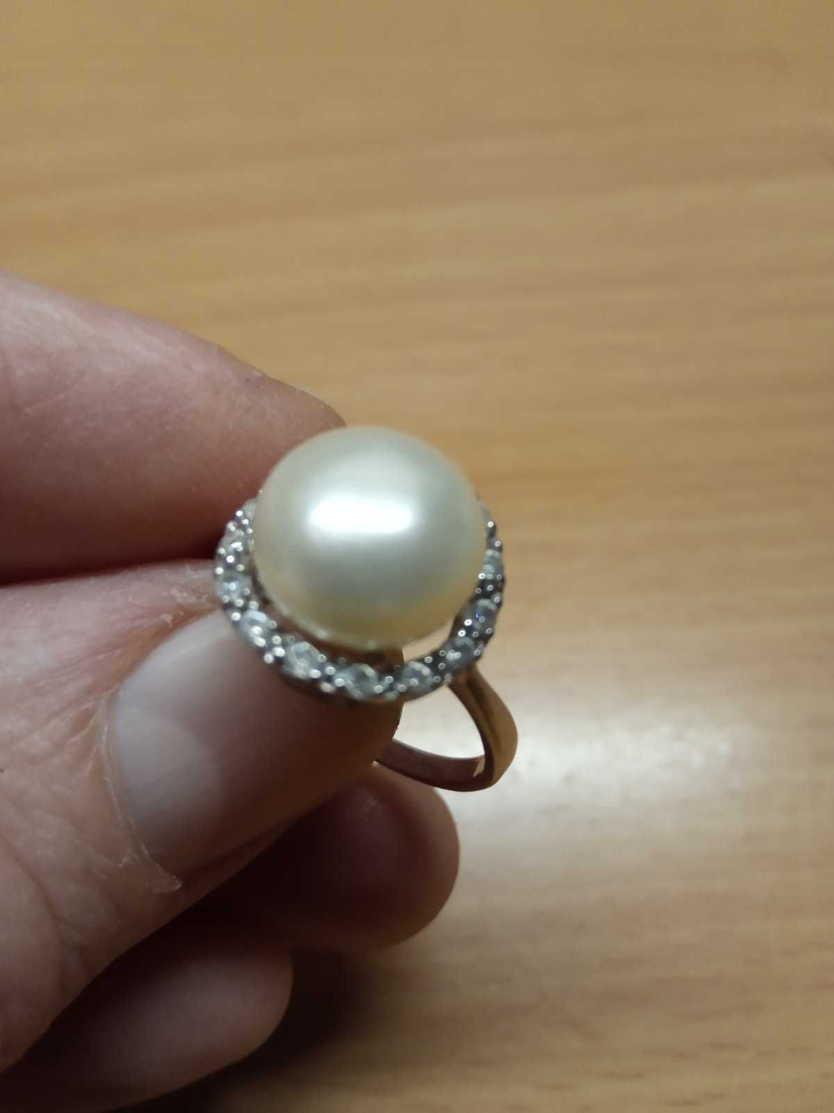 Каблучка срібна з перлиною. 18 розмір. Кольцо серебряное с жемчугом