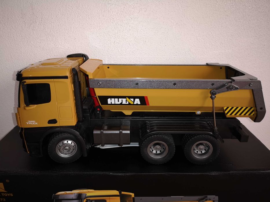 Camião Huina 1573 1:14 RTR