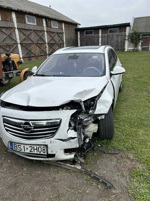 Opel Insignia uszkodzony
