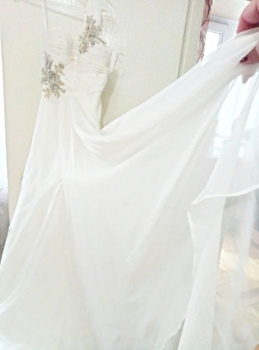 Счастливое свадебное платье. В греческом стиле с камнями Сваровски.
