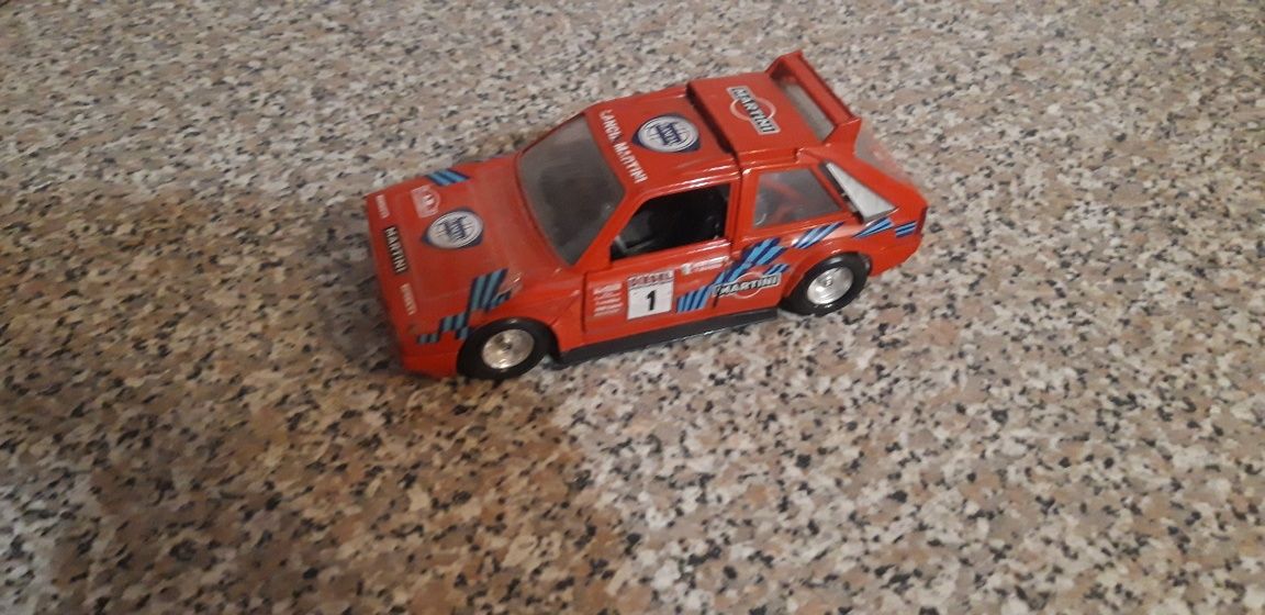 Lancia Delta S4 Escala 1:24 Burago