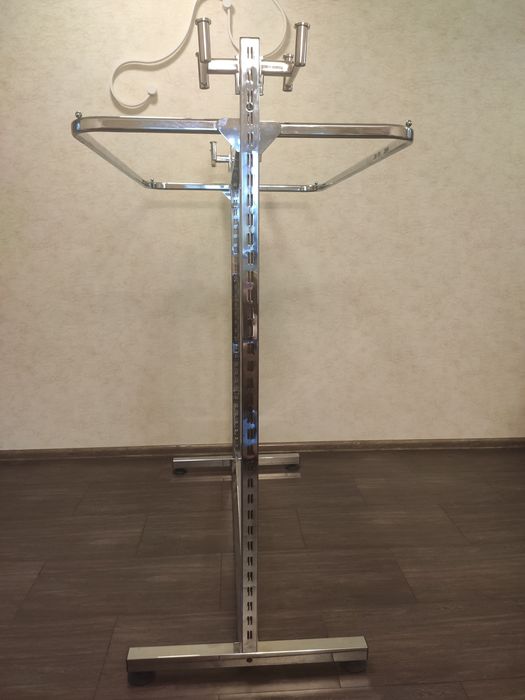 Стійка для одягу