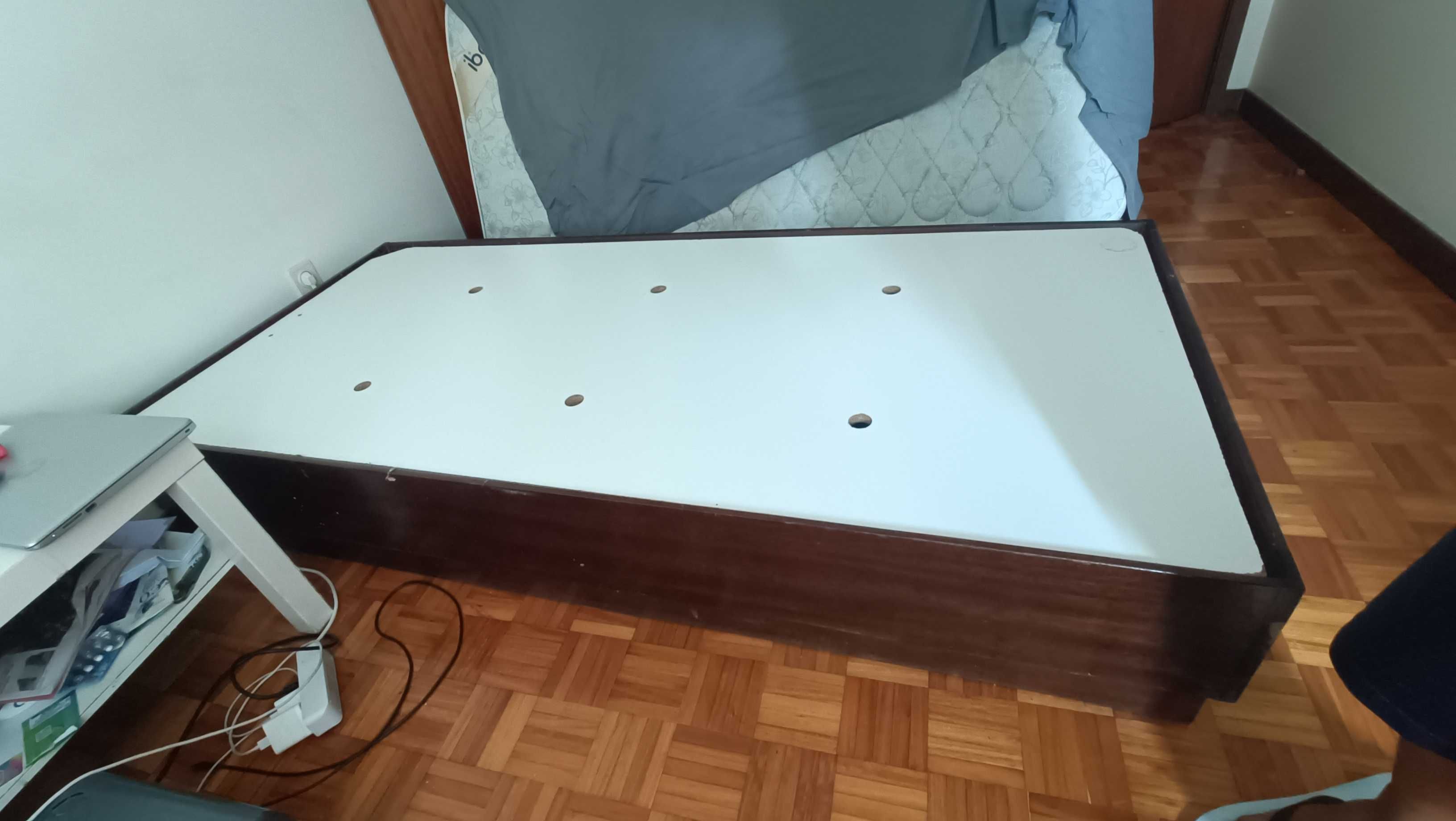 Single bed good condition 80 €