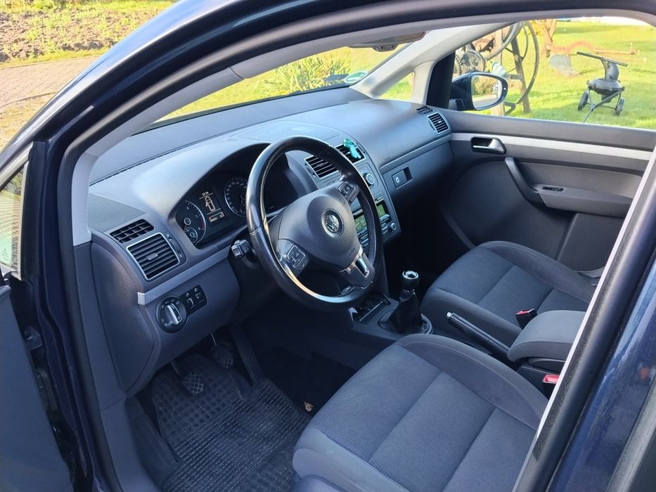 Sprzedam VOLKSWAGEN Touran 1,6 TDI wersja S-Line