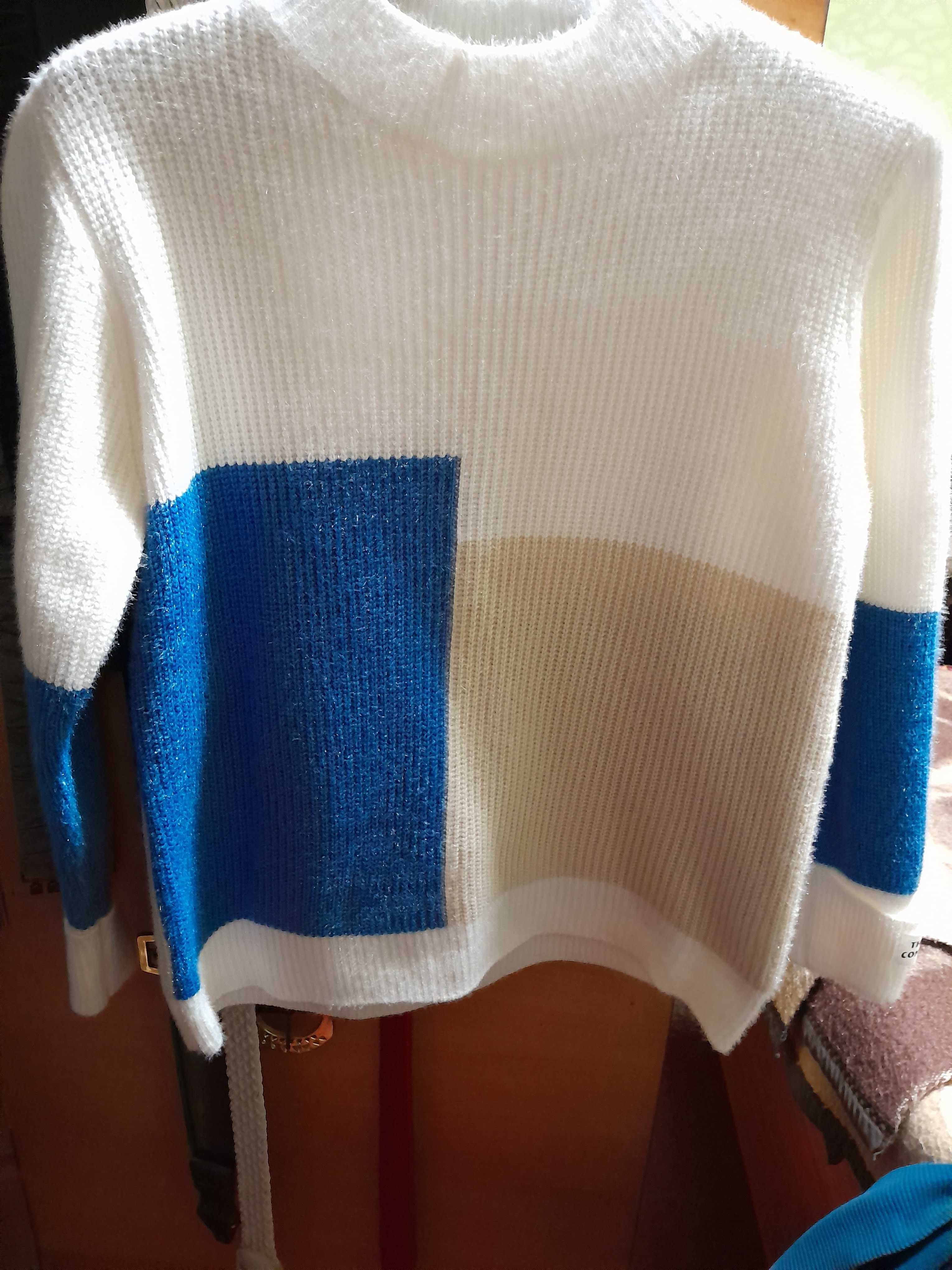 Женский теплый  свитер с высоким воротником