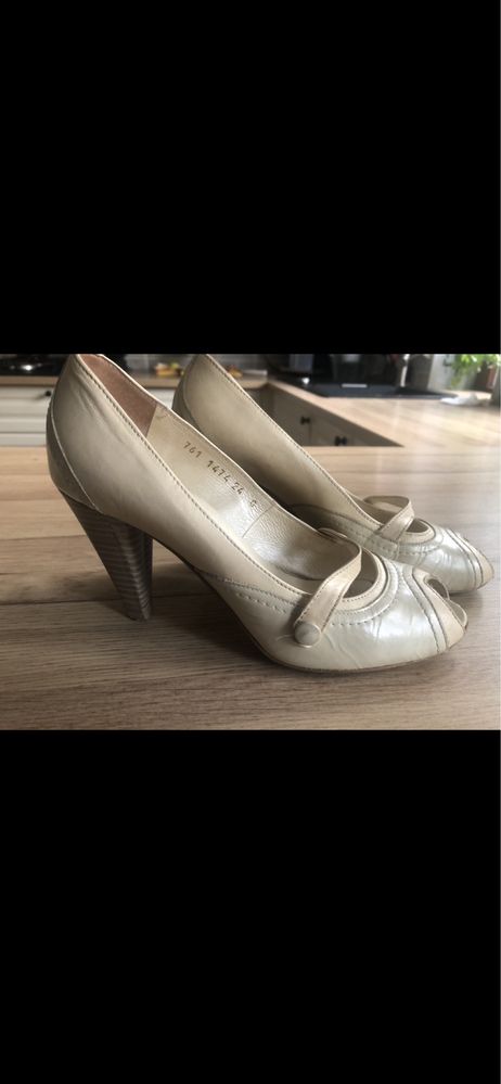 Buty Intershoe  beżowe/kremowe rozmiar 37