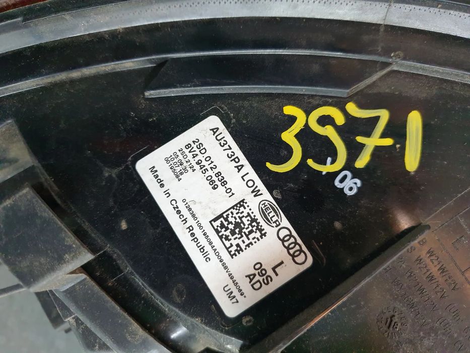 Farolim esquerdo AUDI A3 Sportback (8VA, 8VF)