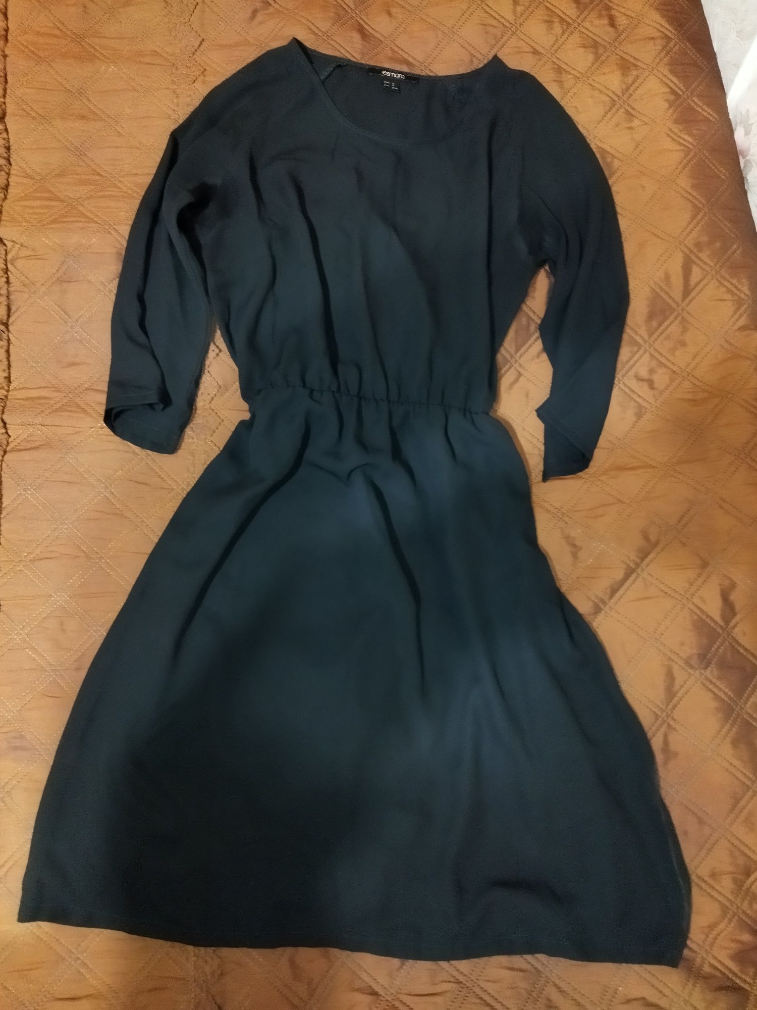Чорна сукня з легкої тканини