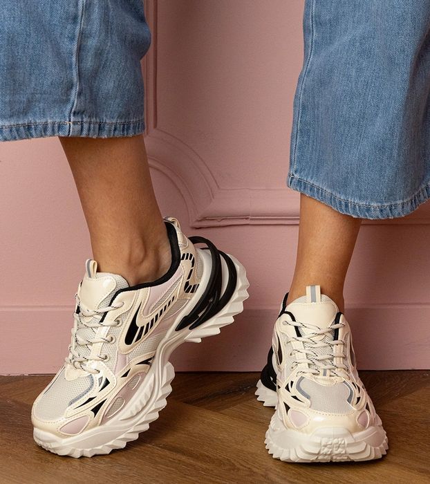 Beżowe sneakersy sportowe na stylowej podeszwie Carina