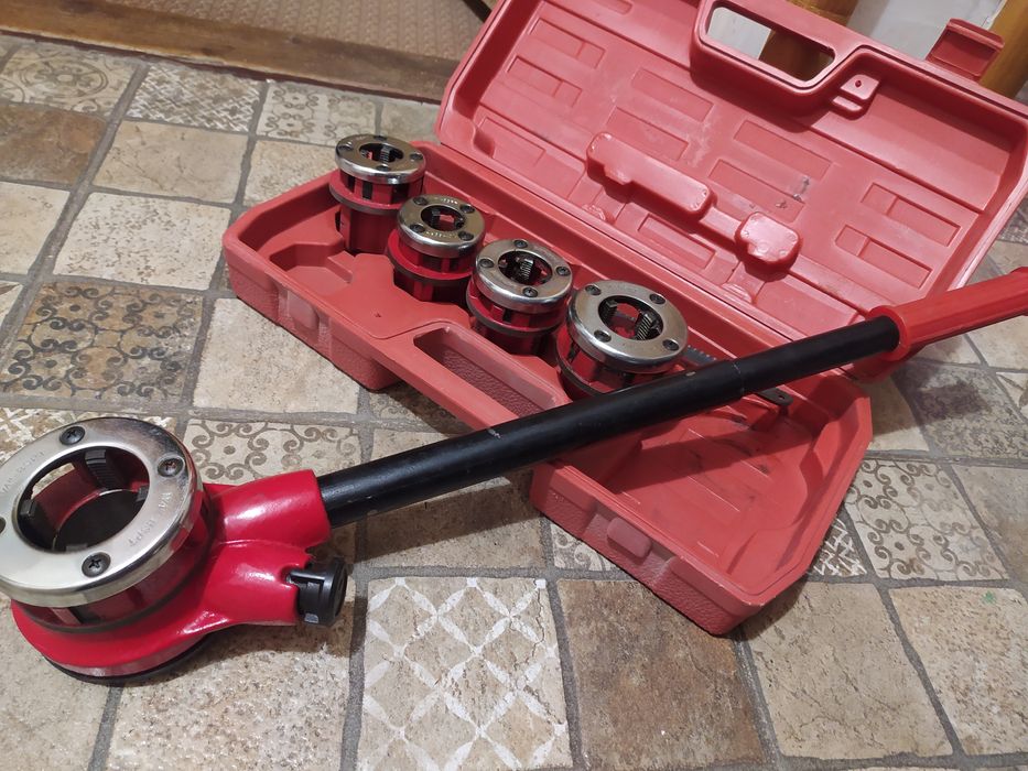 Комплект резьборезов для труб плашки высокое качество