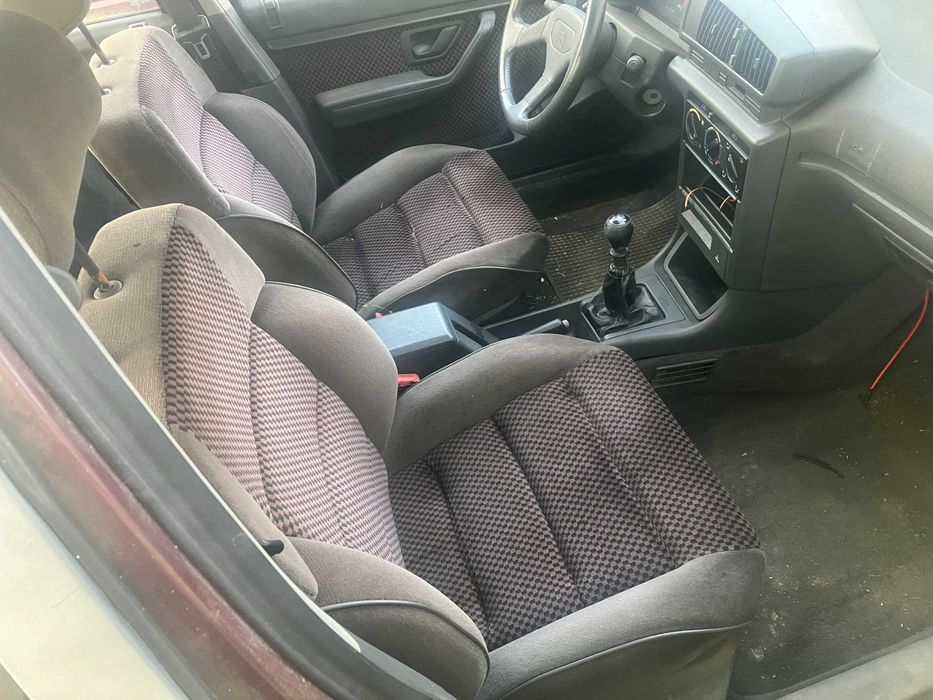 Peugeot 405 Mi16 Fotele siedzenia