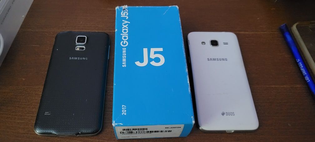 Telemóveis Samsung S5 e J5 para peças.