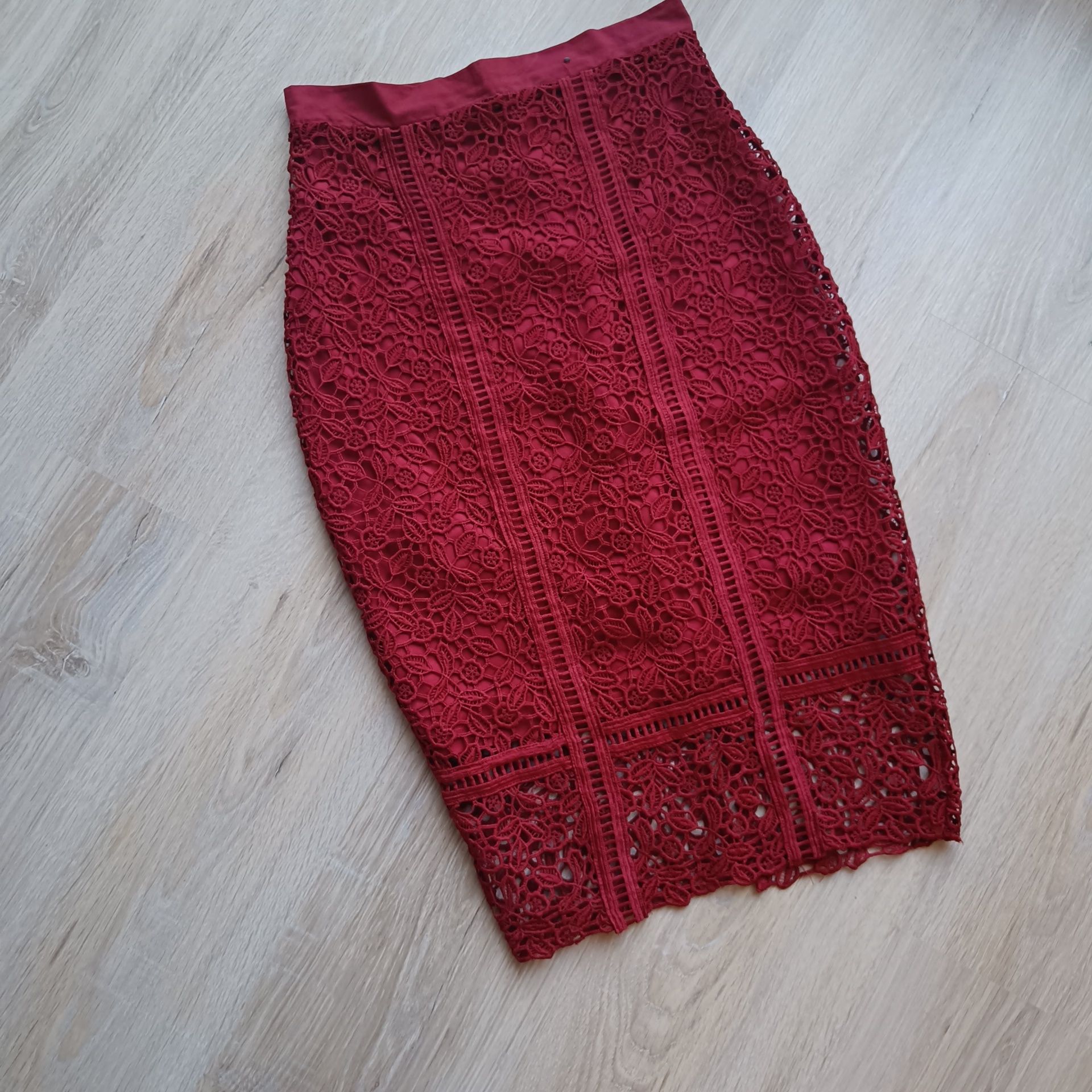 Spódnica czerwona bordowa burgund koronka elegancka midi klasyczna