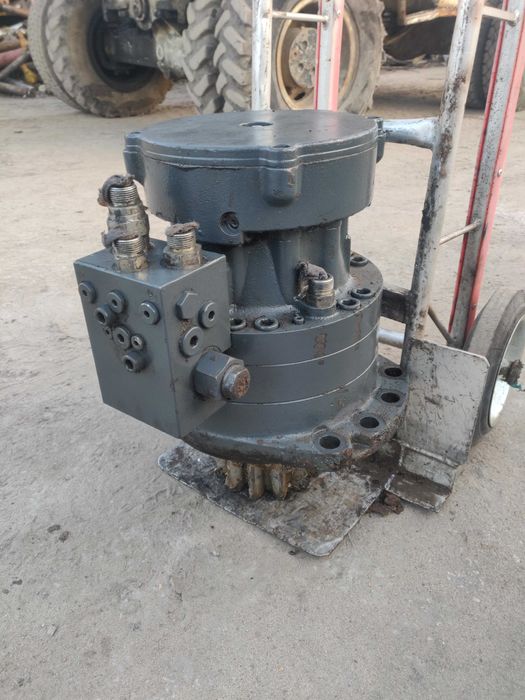 Reduktor obrotu Volvo EW140 zamiana od 6000 złotych