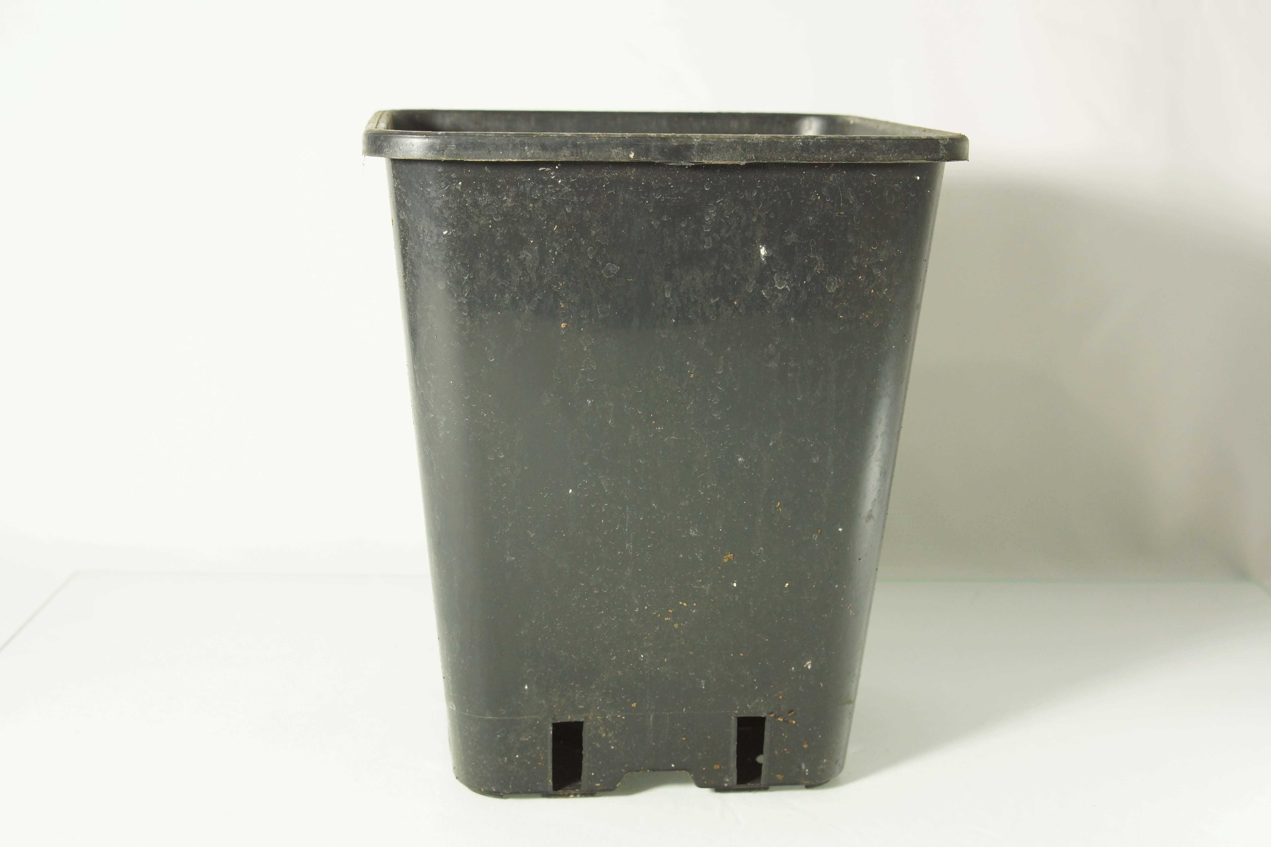 Plastikowa kwadratowa doniczka Desch IPP 20x20x23 5.7L zestaw 25 sztuk