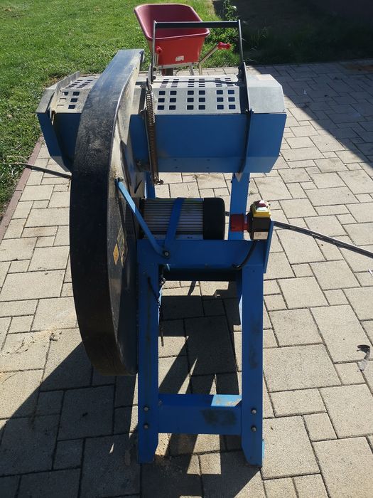 Piła kołyskowa GWS 700 HM-2