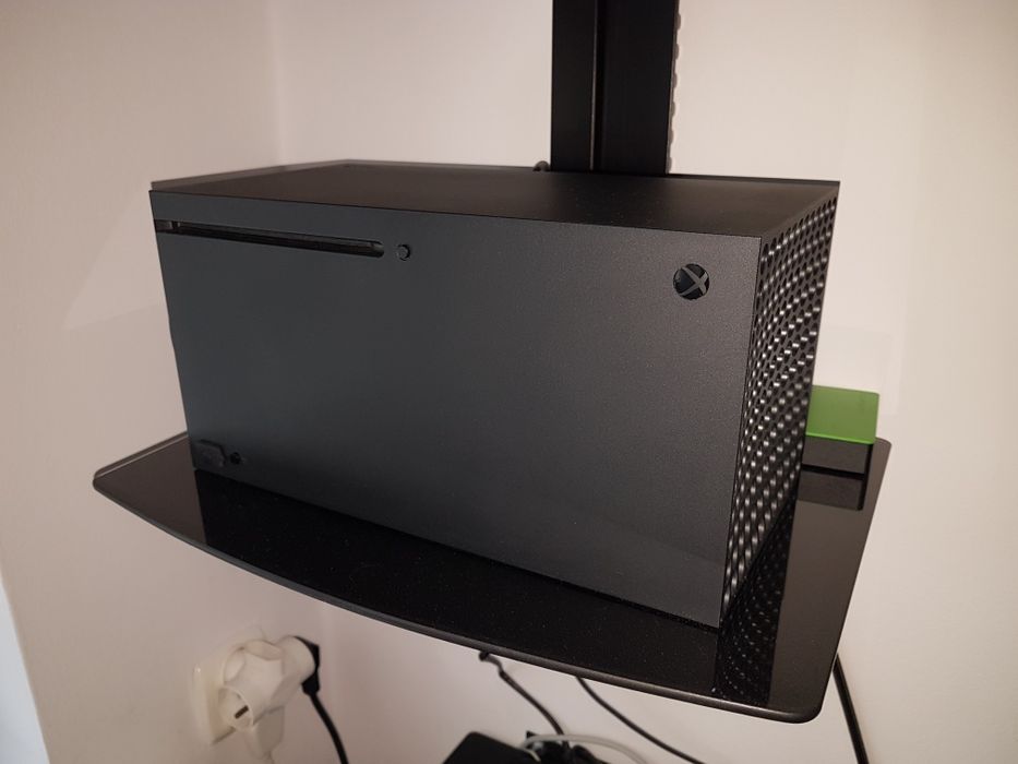 Xbox Series X zestaw z dodatkami - stan idealny.