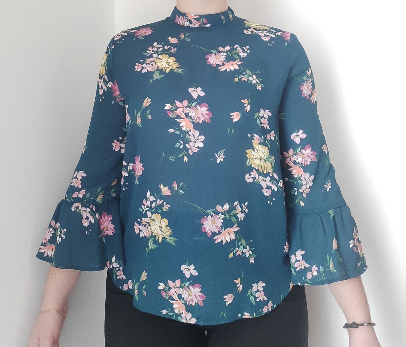 Blusa com padrão florido