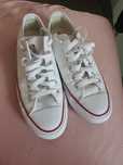 Białe trampki converse
