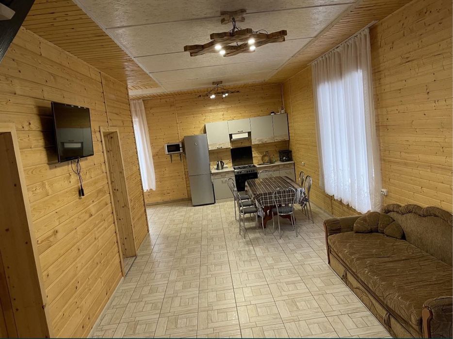 Славсько у центрі будинок! Без власників!Чан !Подова оренда житла!