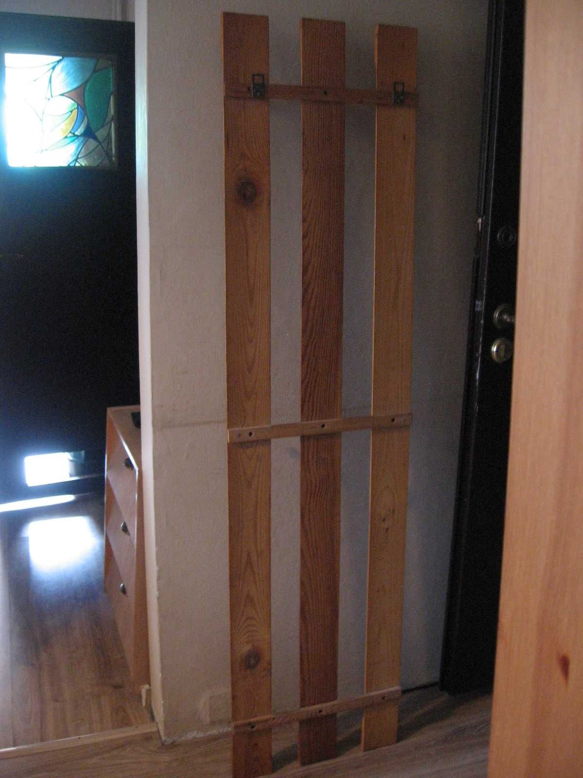 drewniany wieszak ścienny, prl 170cmx43cm